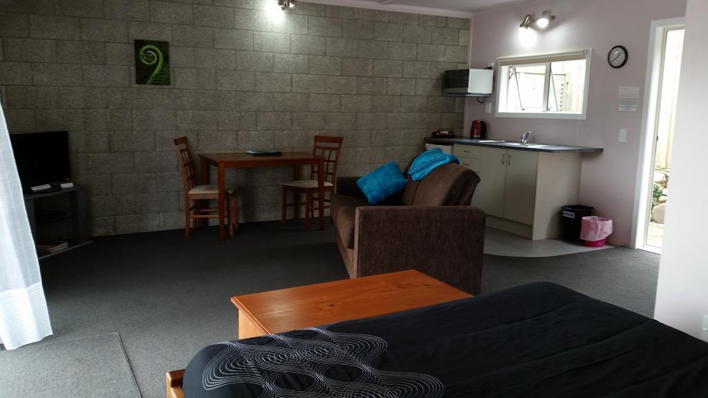 Abbey Court Motel Coromandel Exterior photo