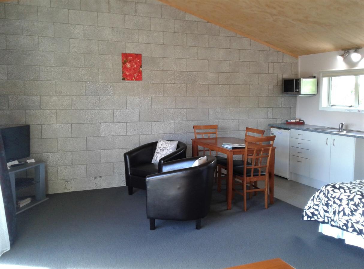 Abbey Court Motel Coromandel Exterior photo