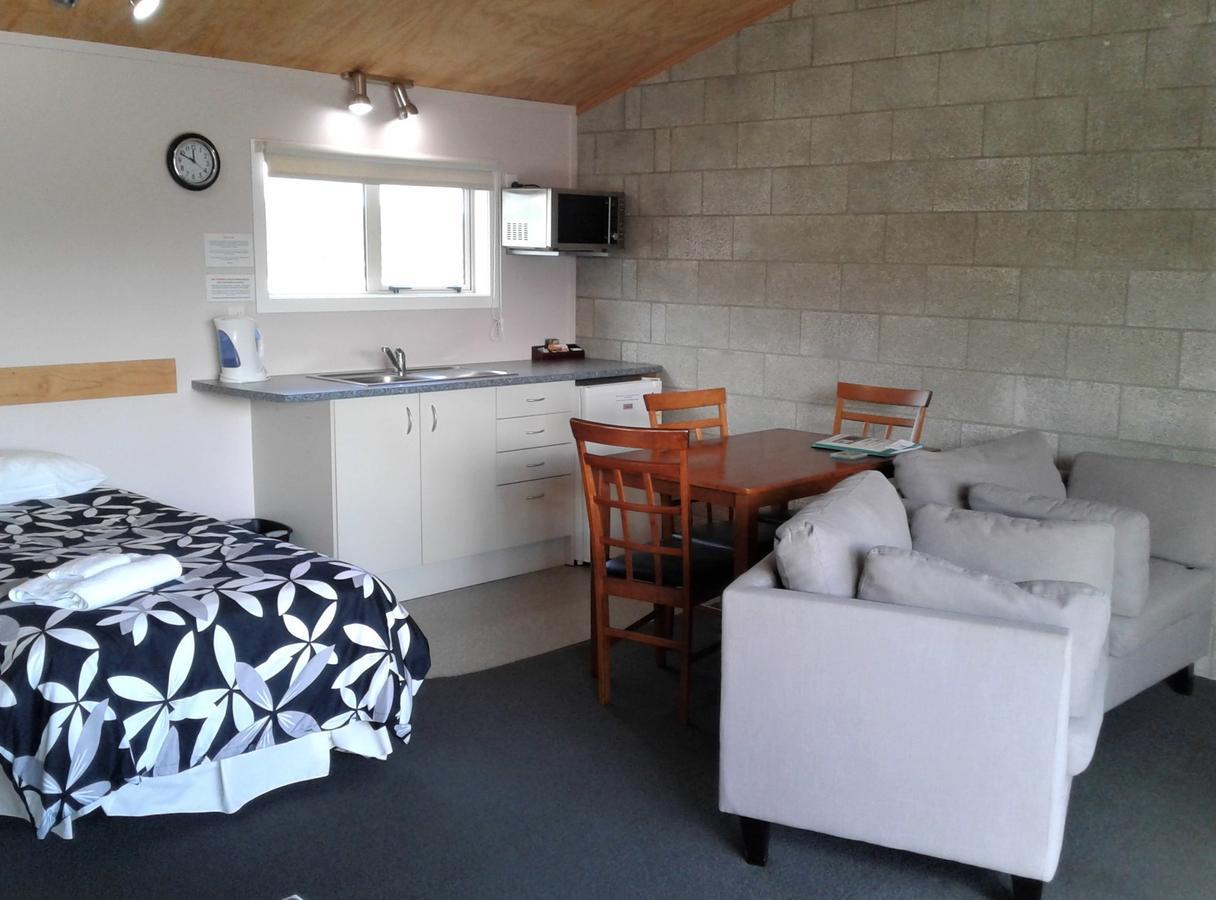 Abbey Court Motel Coromandel Exterior photo