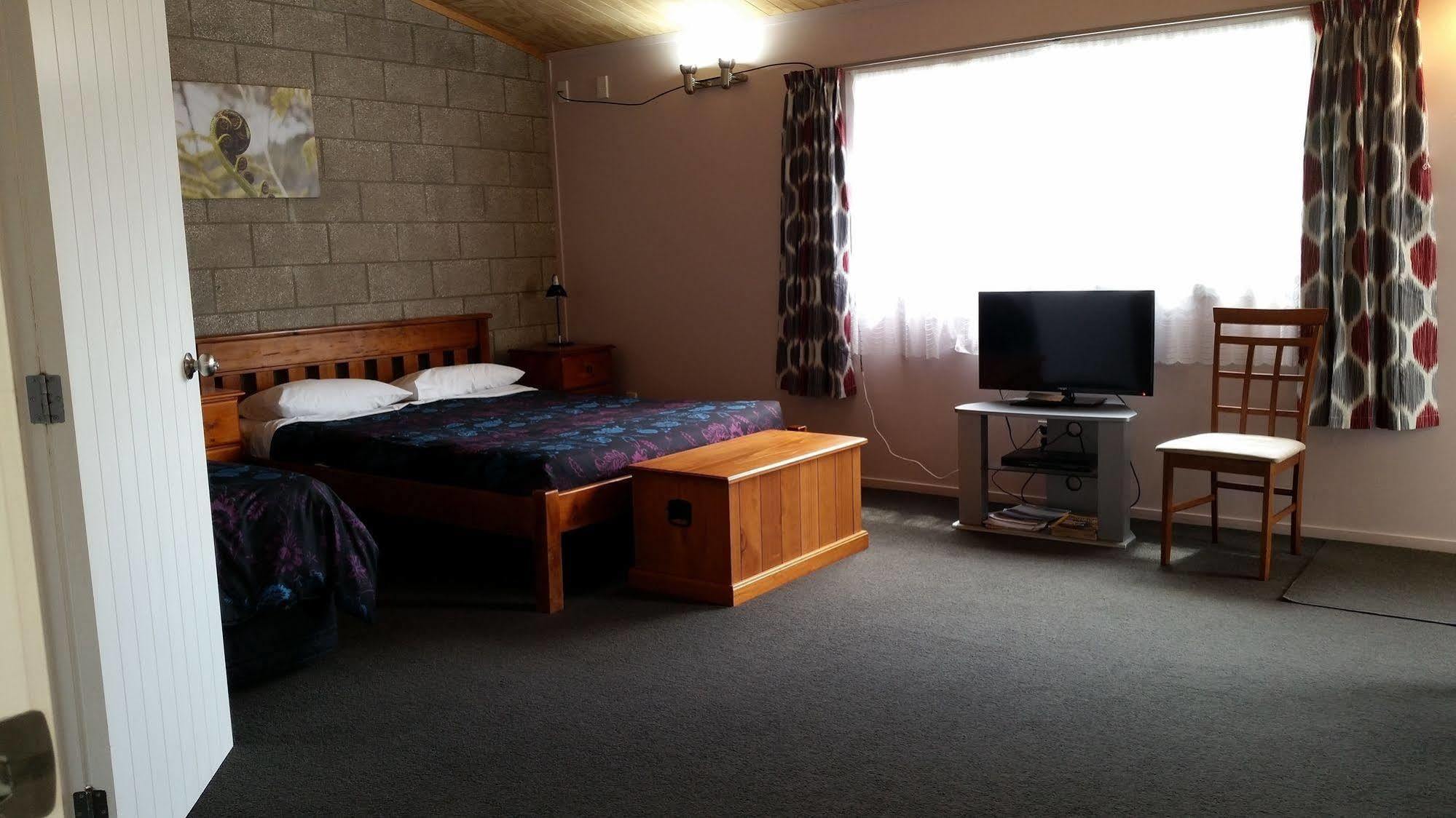 Abbey Court Motel Coromandel Exterior photo