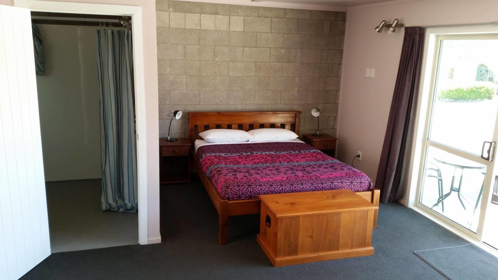Abbey Court Motel Coromandel Exterior photo