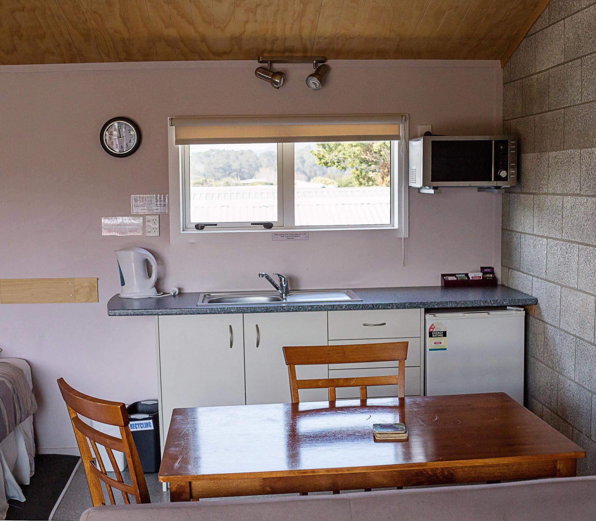 Abbey Court Motel Coromandel Exterior photo