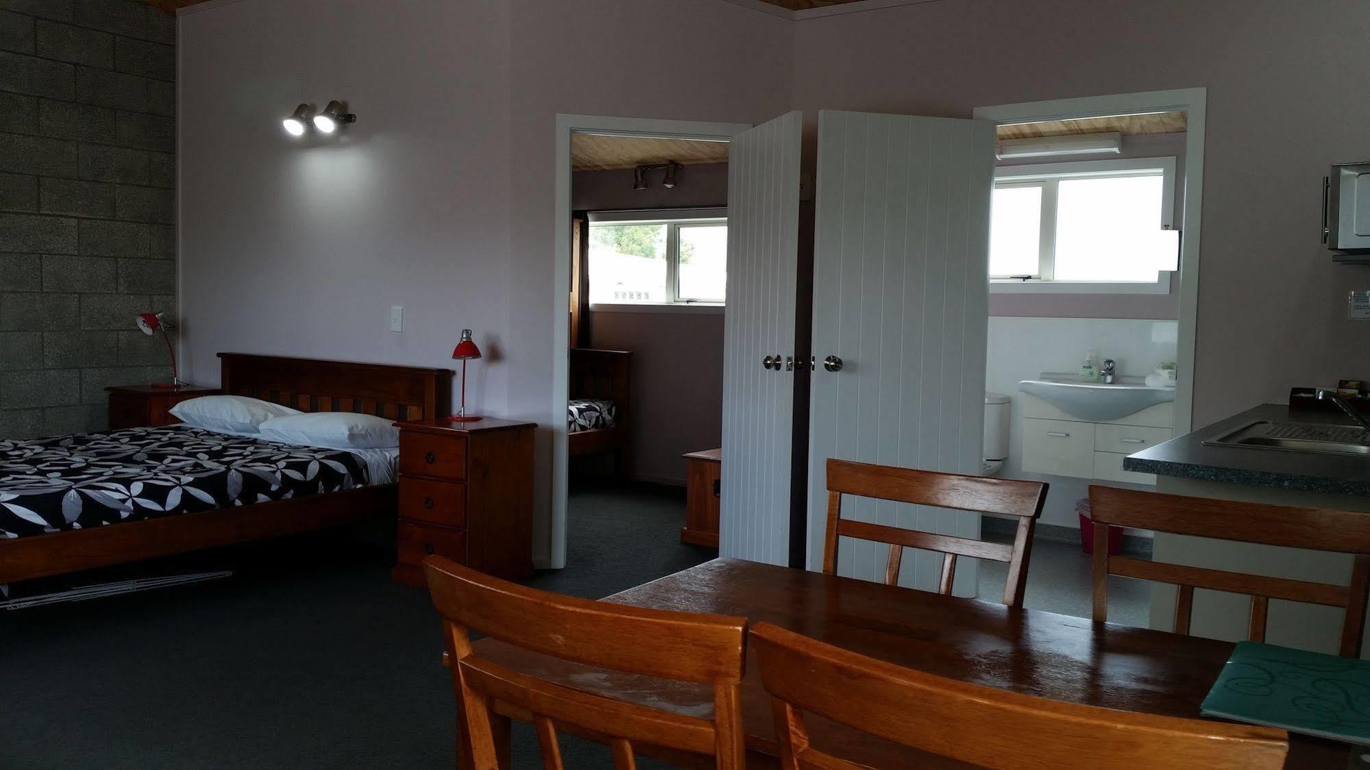 Abbey Court Motel Coromandel Exterior photo