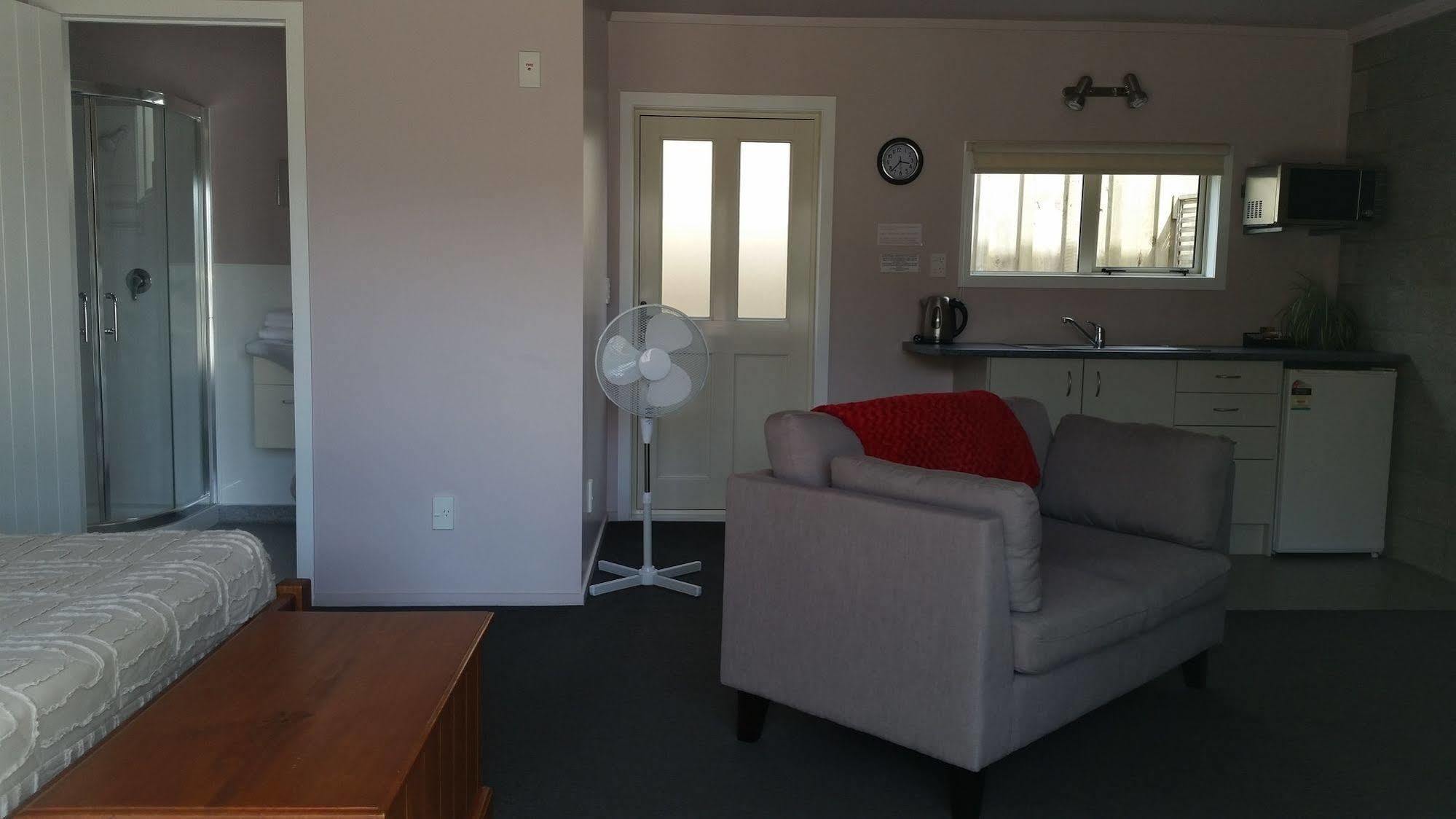 Abbey Court Motel Coromandel Exterior photo
